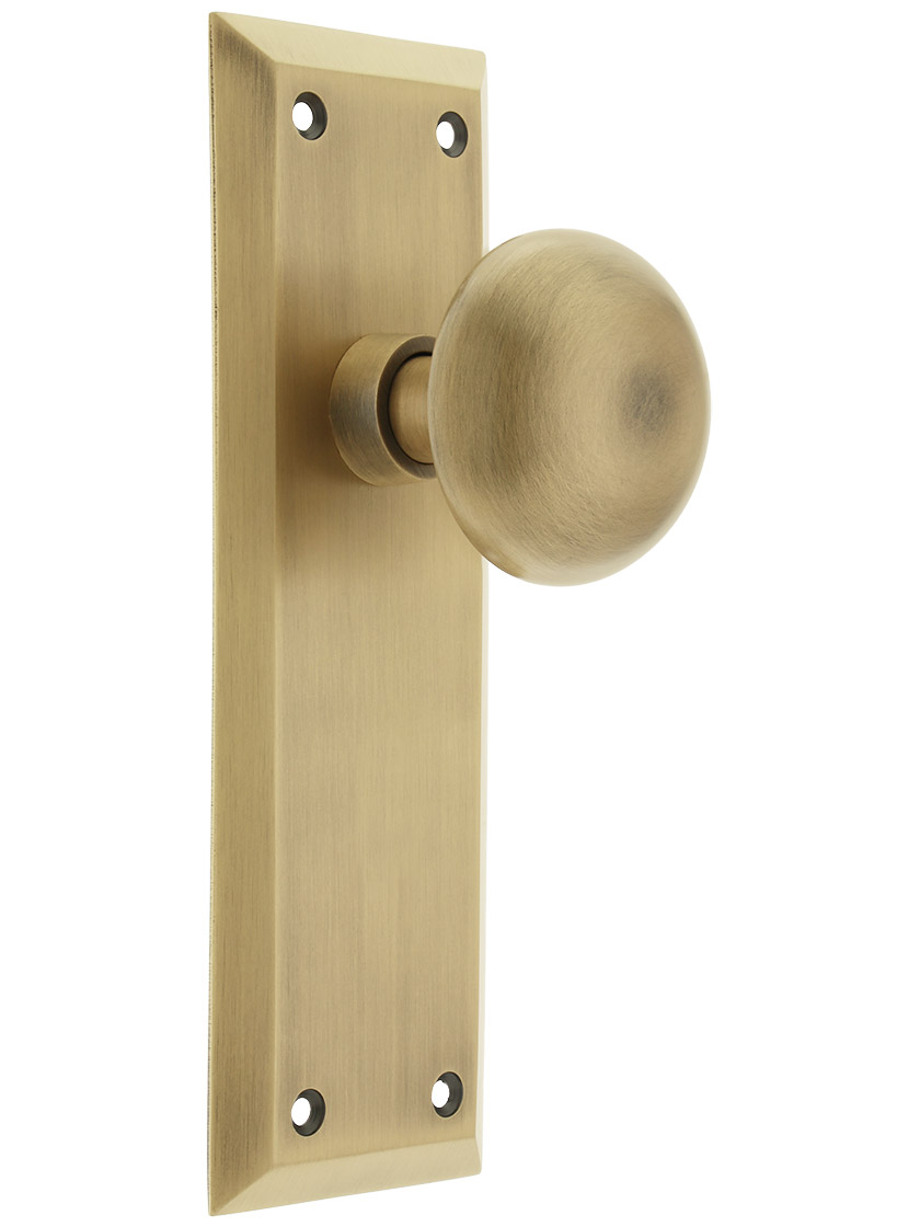 New York Door Set With No Keyhole And Classic Round Knobs in Antique Brass with
